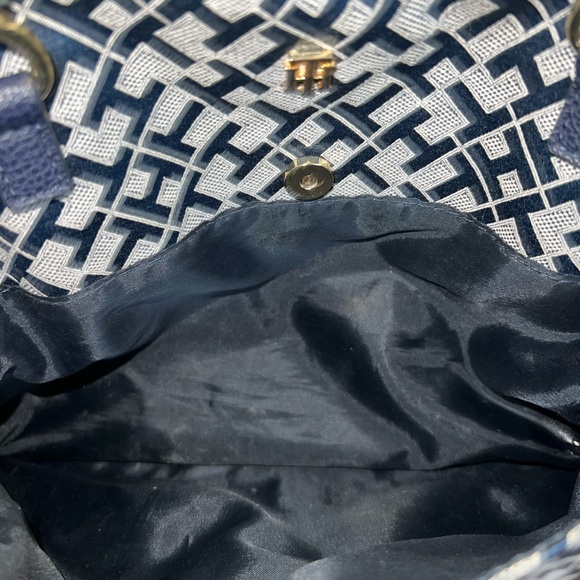TOMMY HILFIGER BLUE SIGNATURE LOGO SATCHEL BAG - Picture 6 of 9
